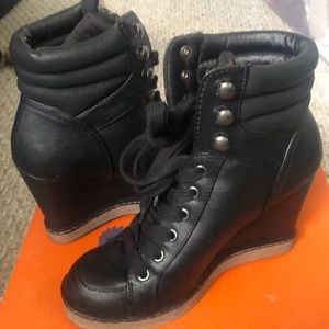 Women’s 6.5 black high top sneaker wedges